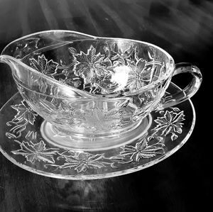 Princess House Gravy Boat w/ under plate.